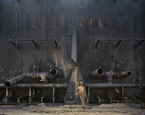 Shipbreaking #23, Chittagong, Bangladesh, 2000. Chromogenic color print. Photograph © Edward Burtynsky