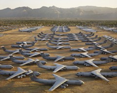 AMARC #5, Davis-Monthan AFB, Tucson, Arizona, USA, 2006. Chromogenic color print. Photograph © Edward Burtynsky