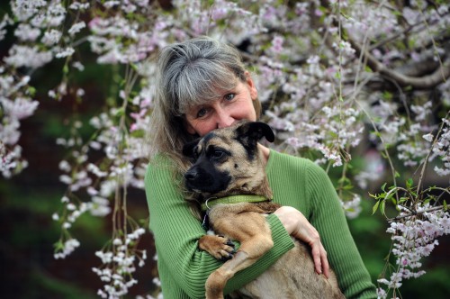 Carol Guzy with her Dog Trixie, who was rescued from the aftermath of Hurricane Katrina