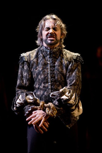 Richard Sheridan Willis as the Chorus in Henry V. Folger Shakespeare Theatre. Photo credit: Scott Suchman.